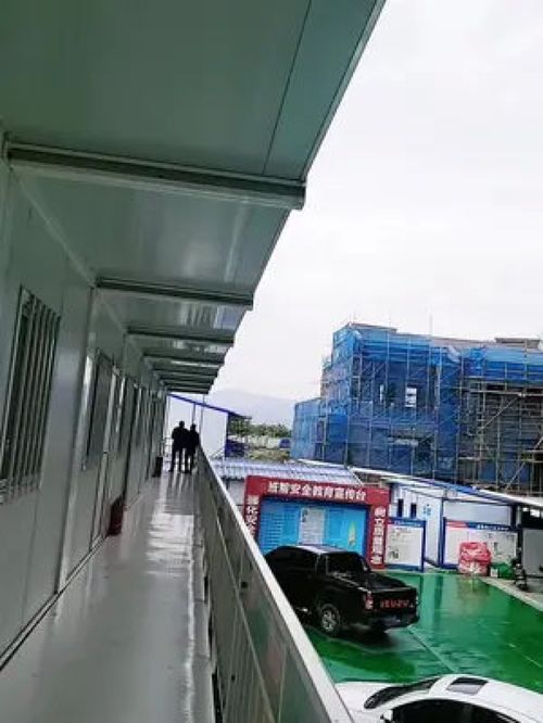 本工程建筑面積約13萬平方,目前已進入二次裝修階段 不管你是總包還是分包,也不管你是班組長還是農(nóng)民工,只要你是干工地的